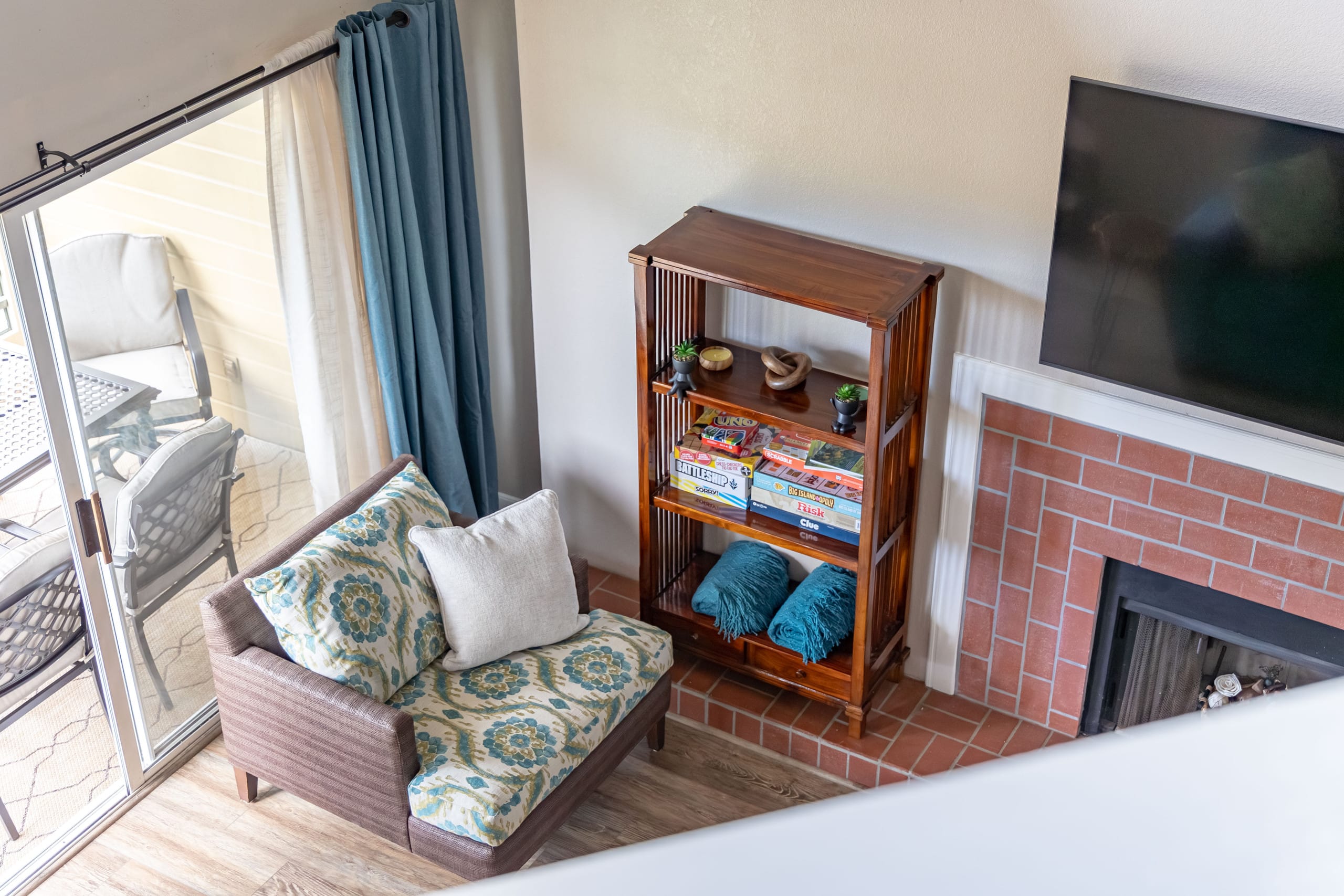 Spacious Condo with AC, Pool, Hot Tub, Near Beach - Photo 12