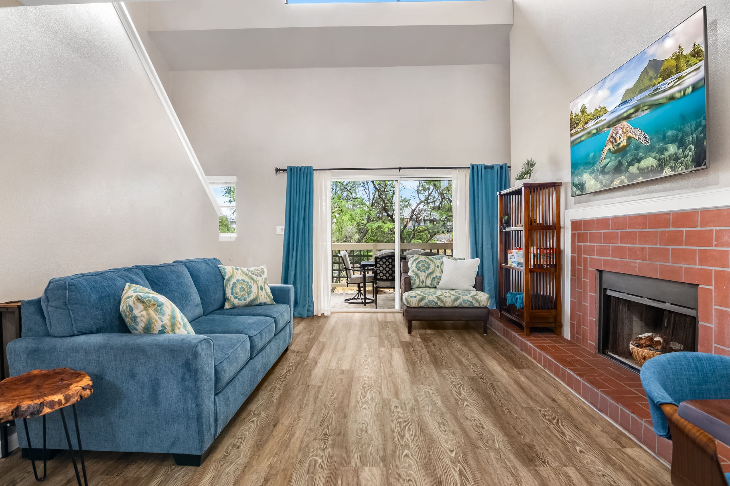 Spacious Condo with AC, Pool, Hot Tub, Near Beach - Photo 8