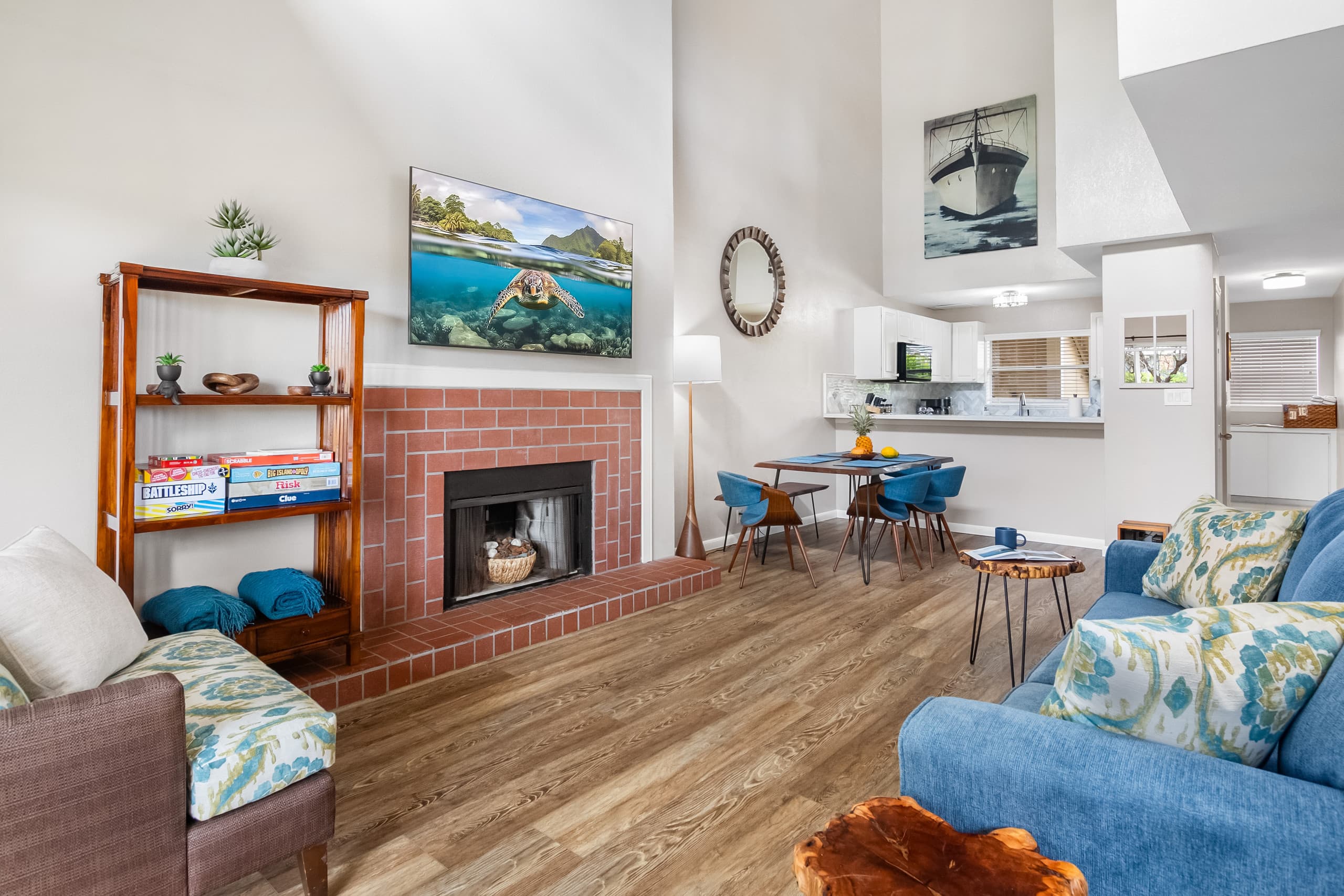 Spacious Condo with AC, Pool, Hot Tub, Near Beach - Photo 4