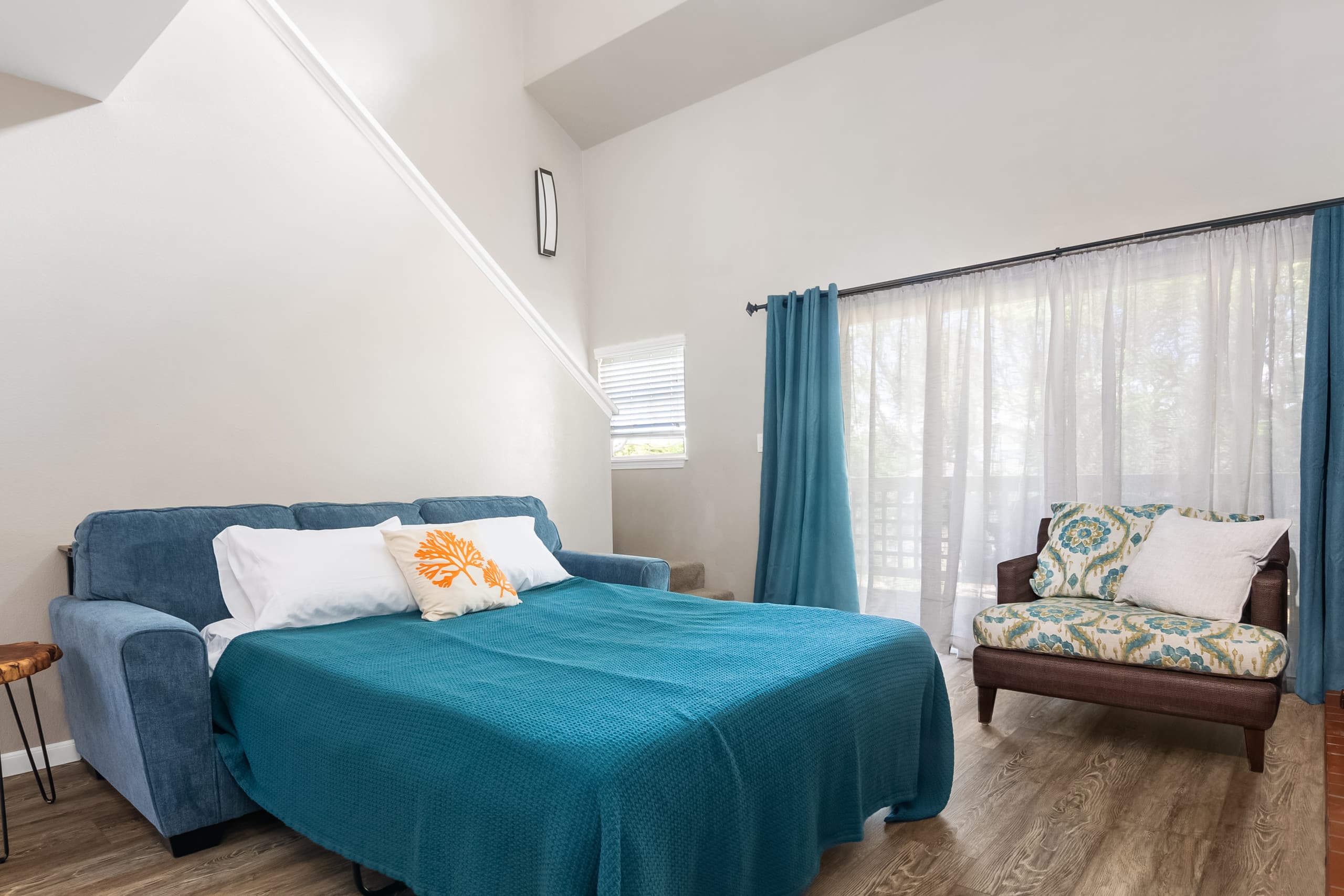 Spacious Condo with AC, Pool, Hot Tub, Near Beach - Photo 5