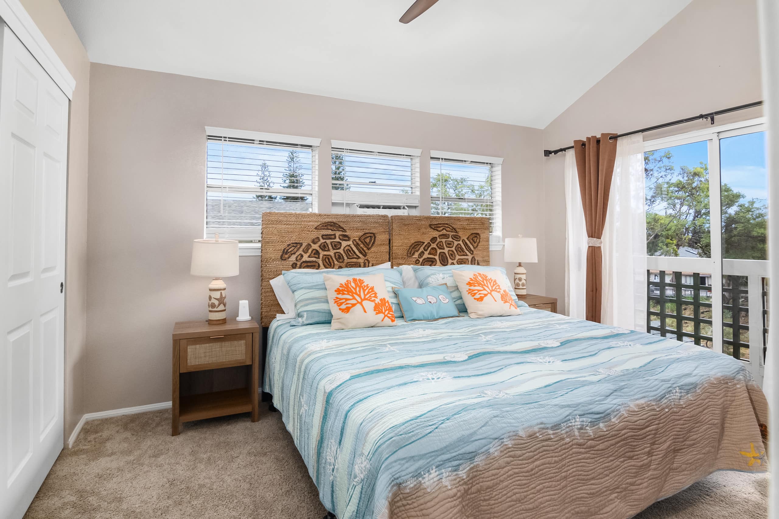 Spacious Condo with AC, Pool, Hot Tub, Near Beach - Photo 29