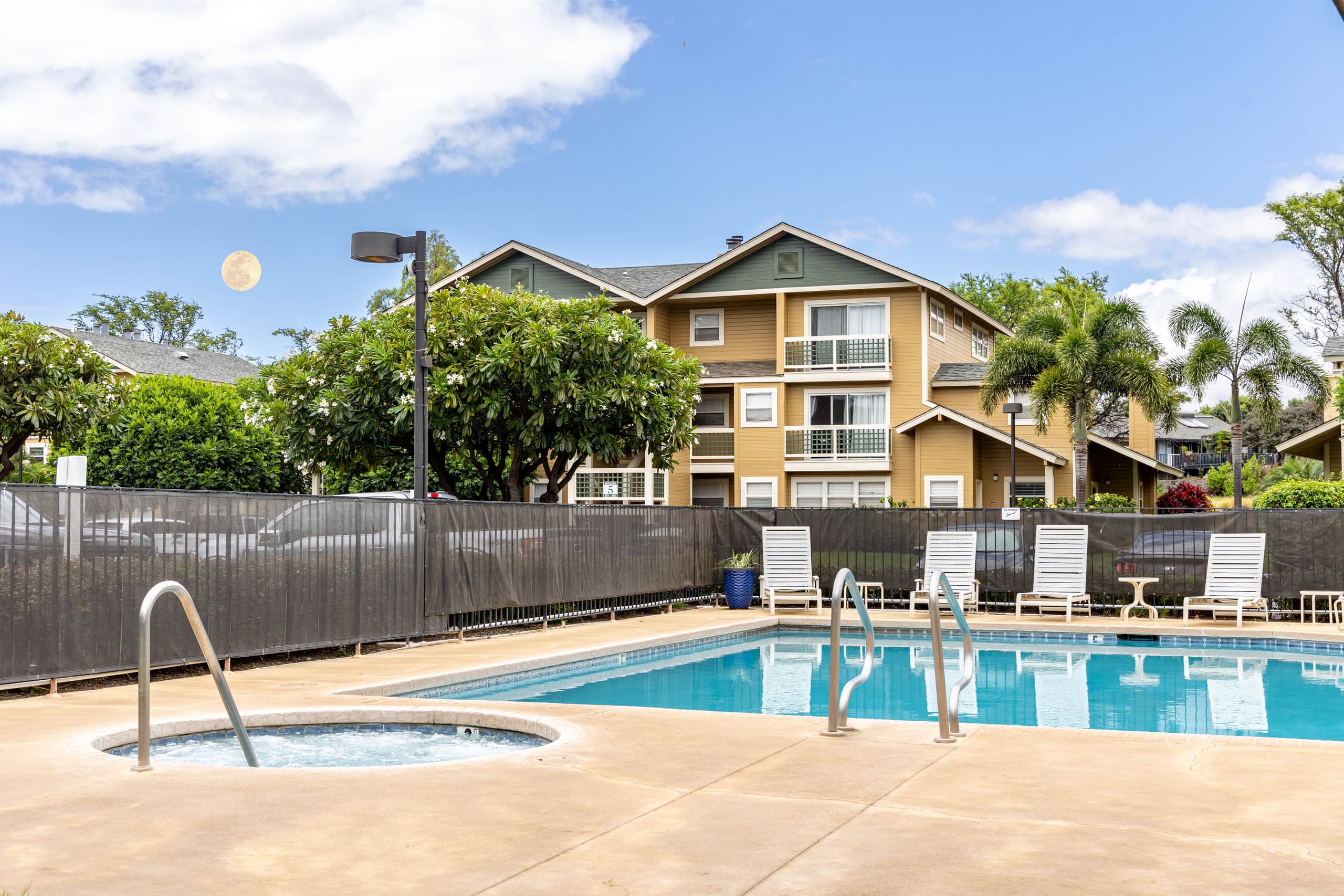 Spacious Condo with AC, Pool, Hot Tub, Near Beach - Photo 52