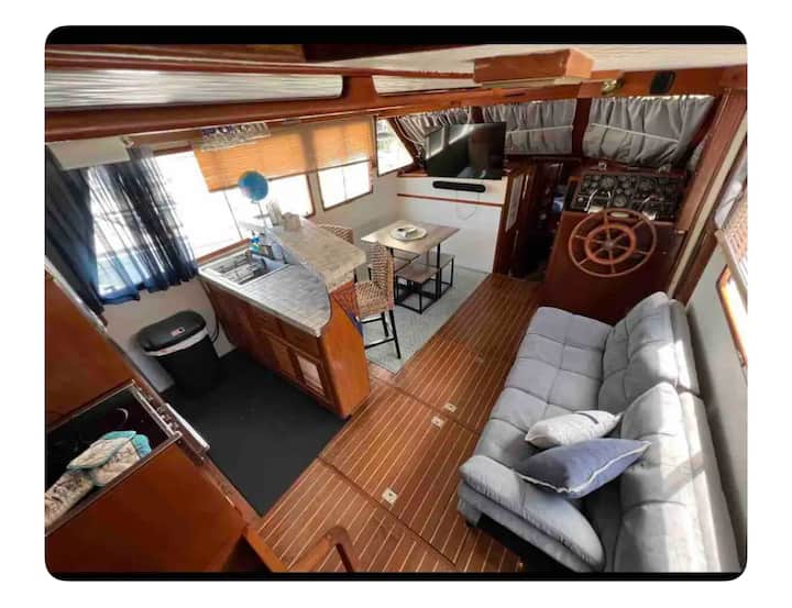 Lady Blue - Yacht In The Heart Of Key Largo - Key Largo, FL
