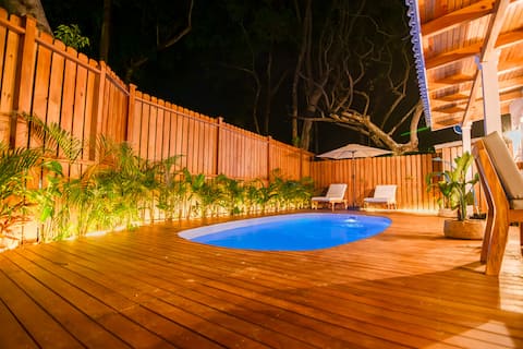 2 Villas w/ 2 pools near West bay