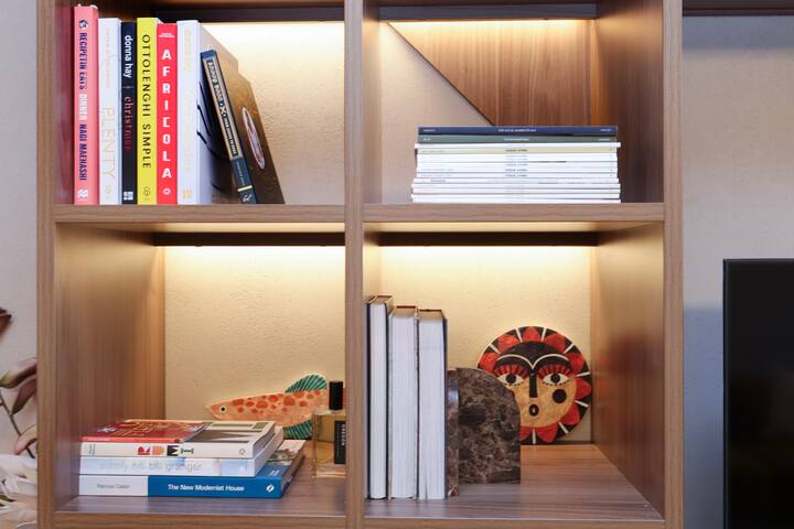 Chic Family Retreat: 3 brdm, 3 bath, Free Carpark gallery image 2