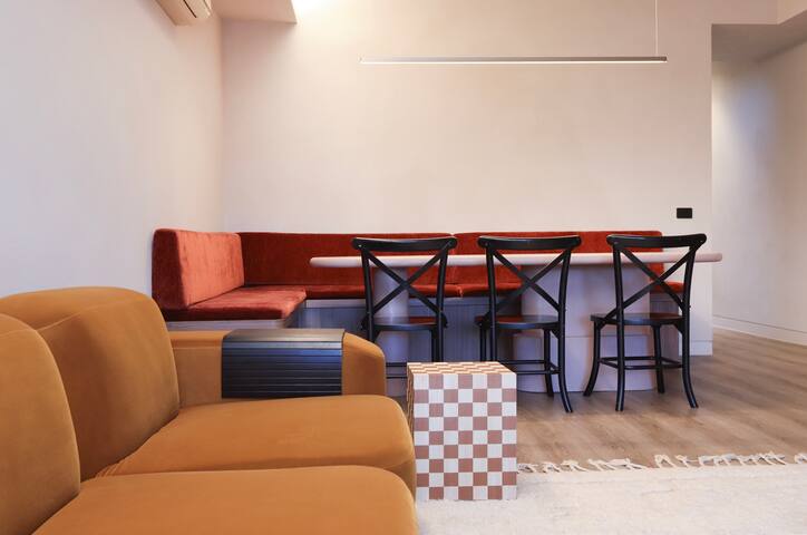 Chic Family Retreat: 3 brdm, 3 bath, Free Carpark gallery image 4