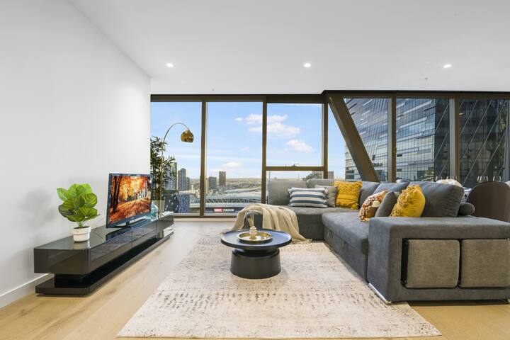 Harry-WSP JawDropView 3B2B w Parking Near SkyBus gallery image 2