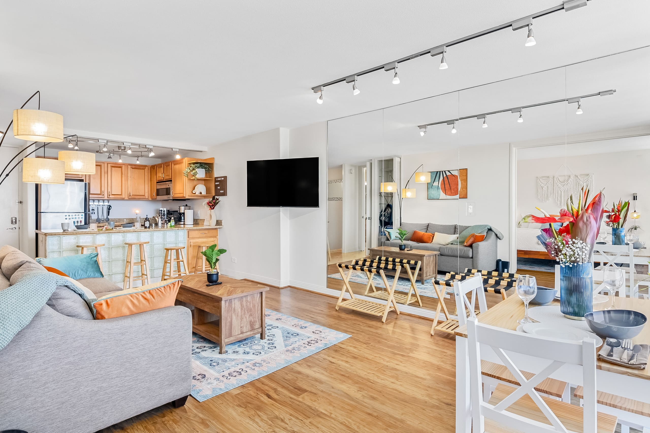 Breathtaking Condo w/ 2 pools - Image 43