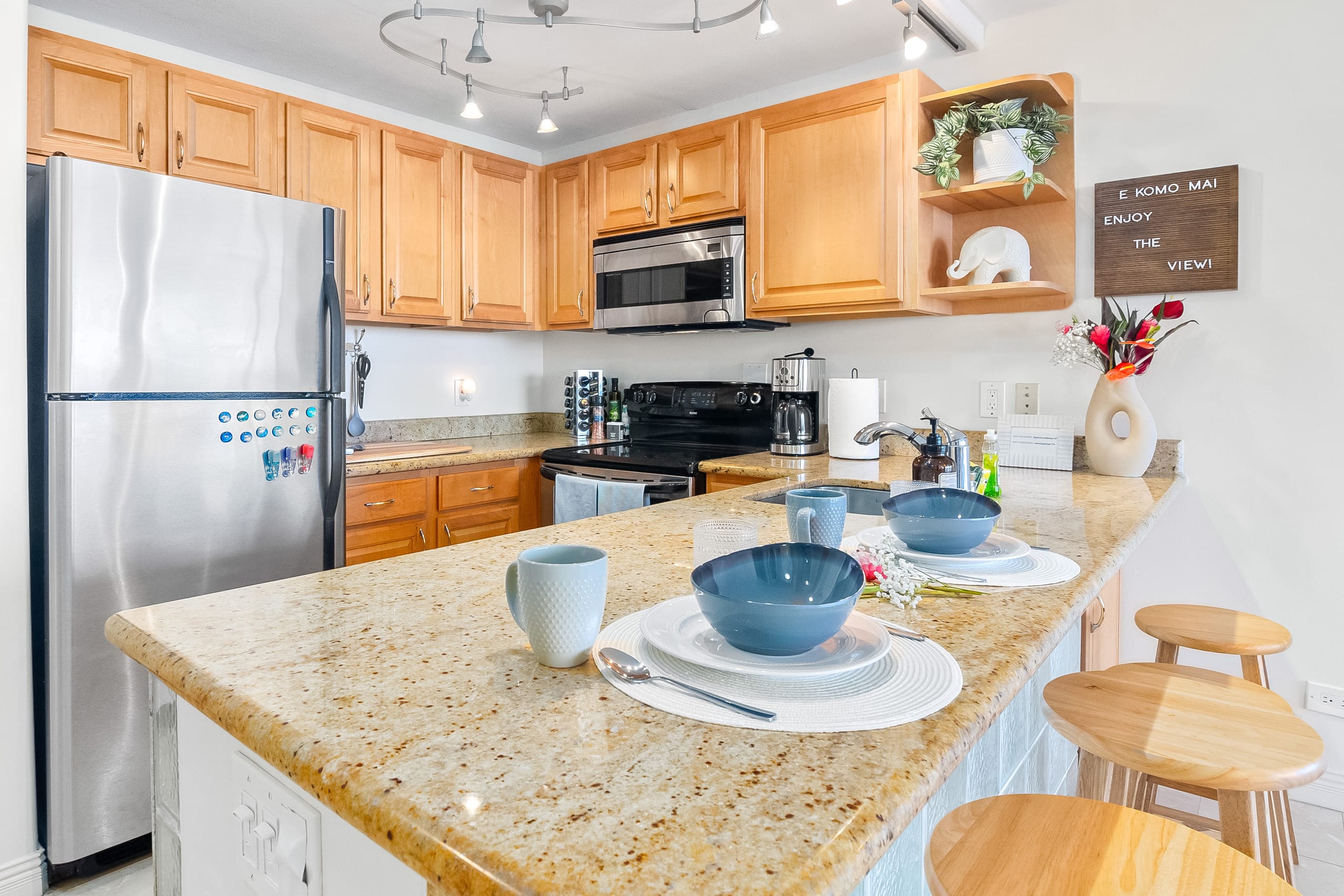 Breathtaking Condo w/ 2 pools - Image 25
