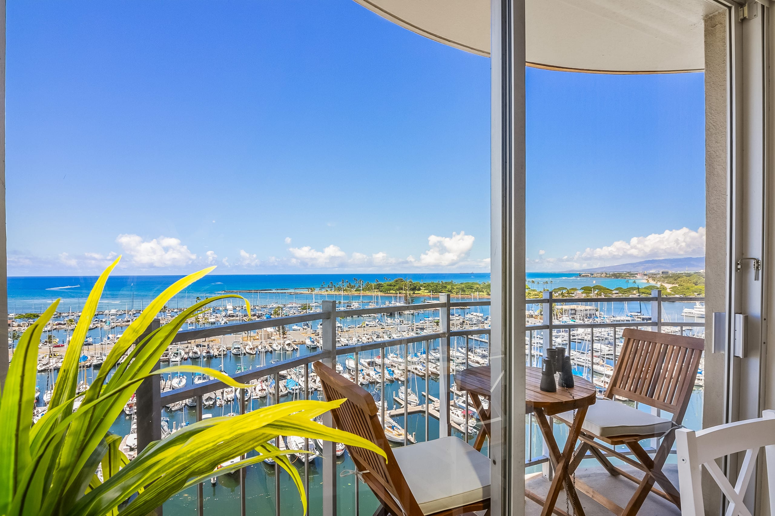 Breathtaking Condo w/ 2 pools - Image 19