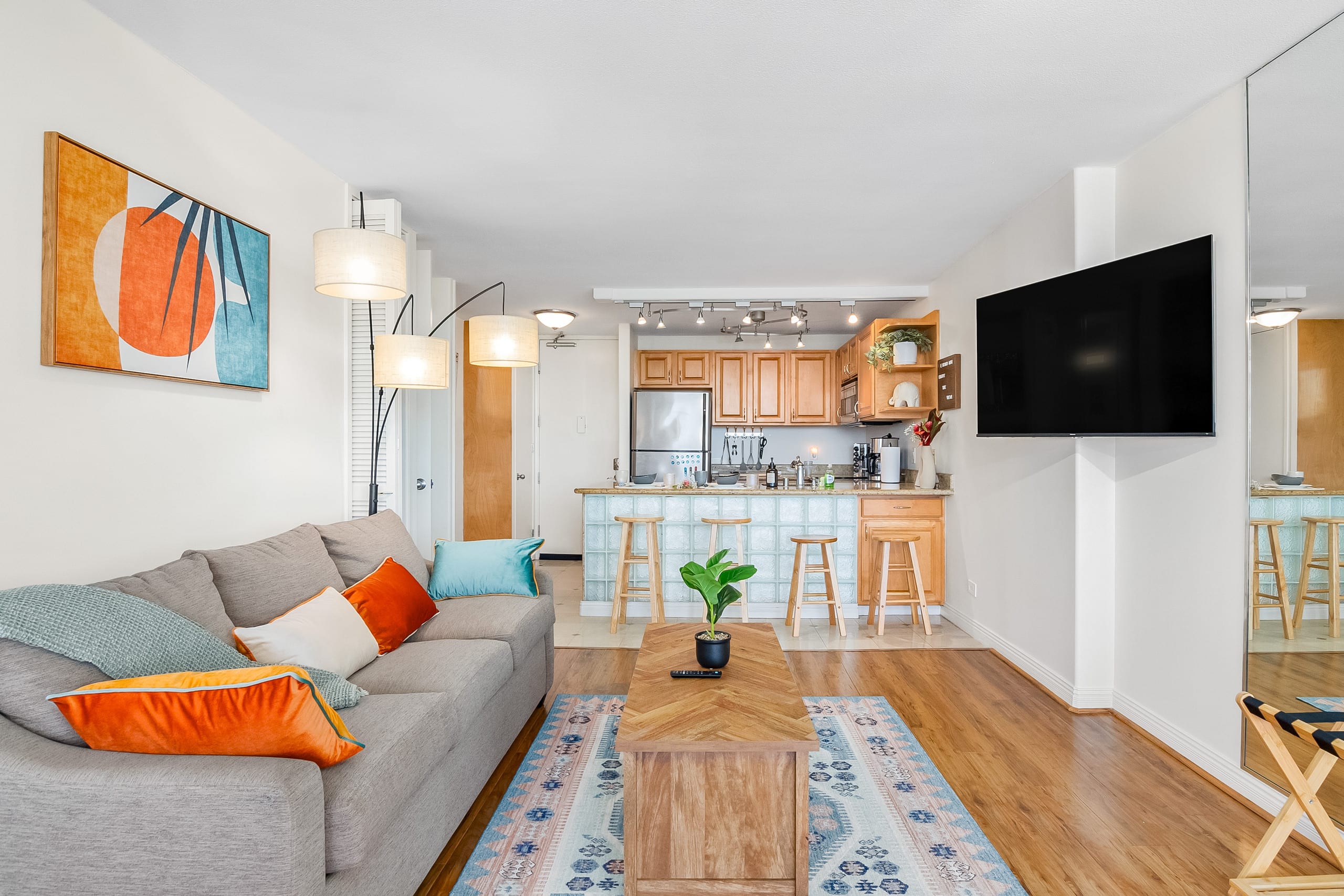 Breathtaking Condo w/ 2 pools - Image 45