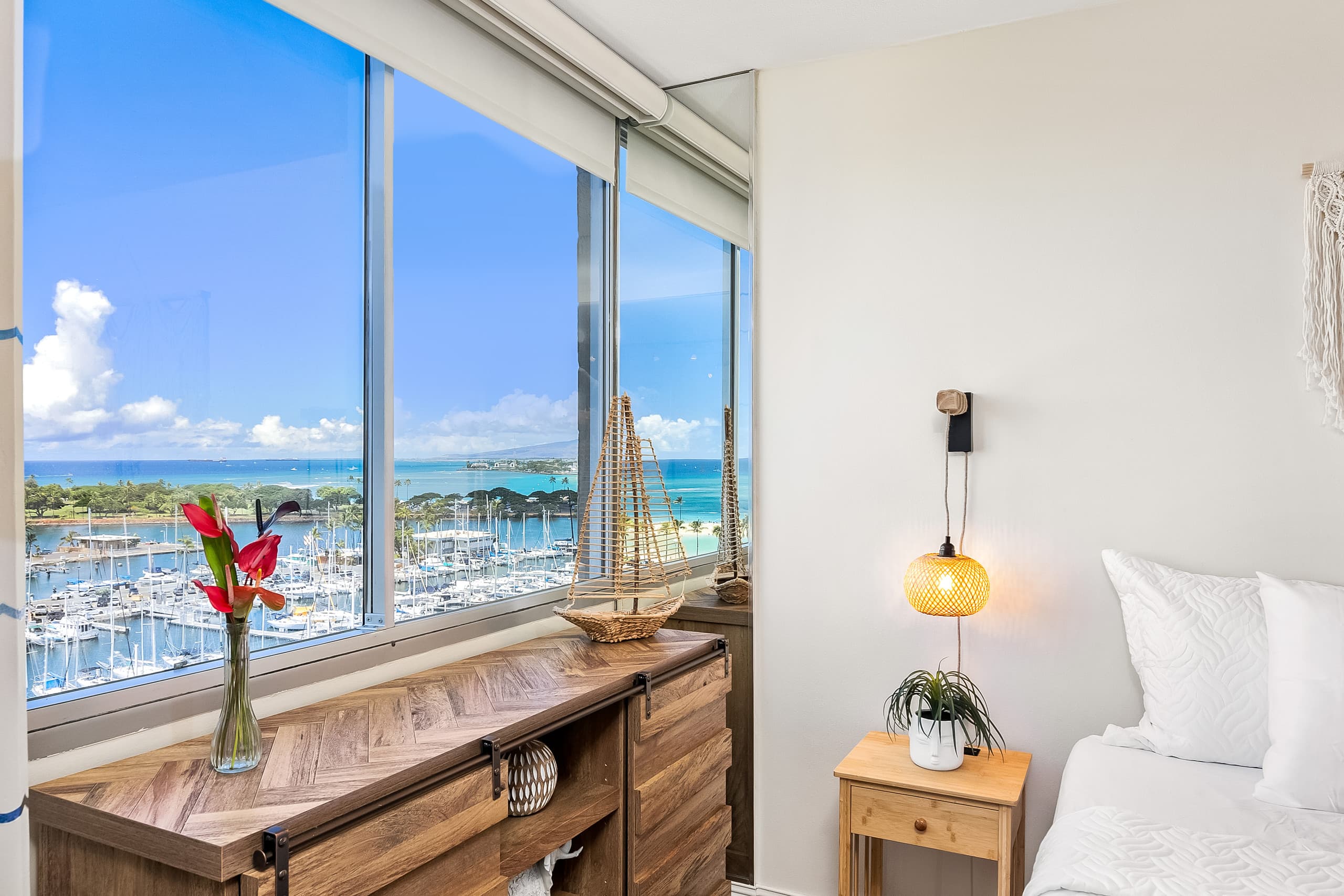 Breathtaking Condo w/ 2 pools - Image 12