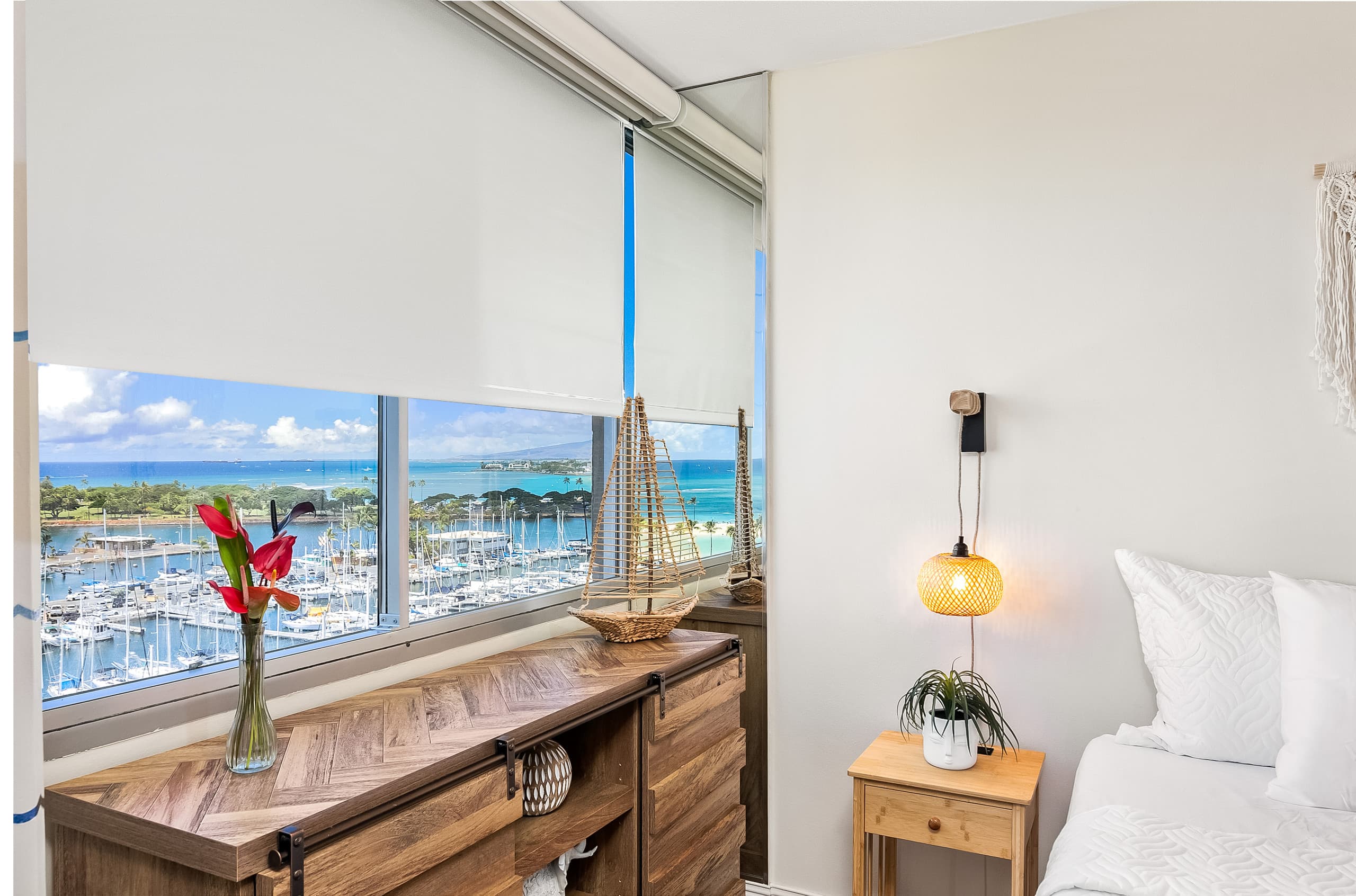 Breathtaking Condo w/ 2 pools - Image 13