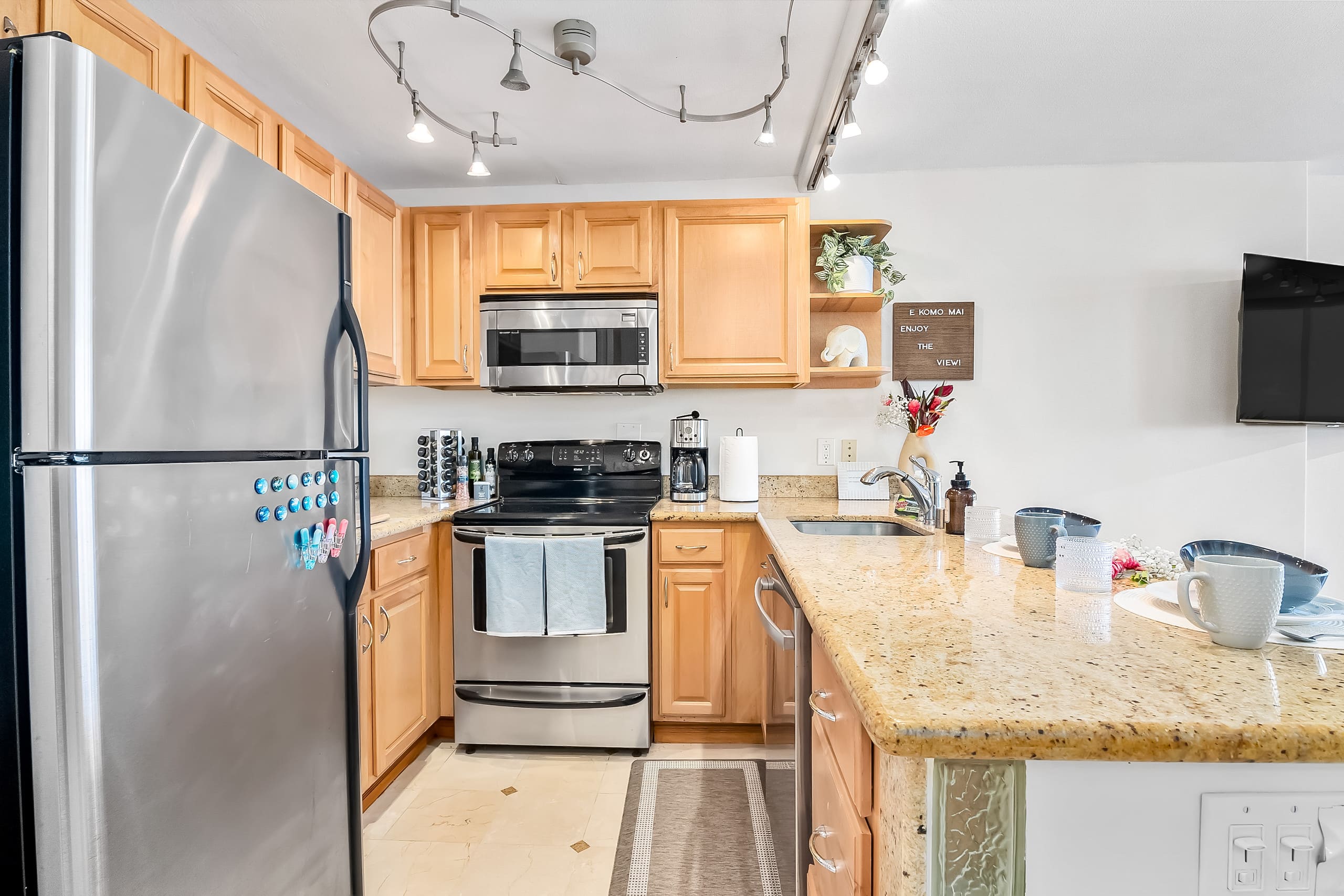 Breathtaking Condo w/ 2 pools - Image 24