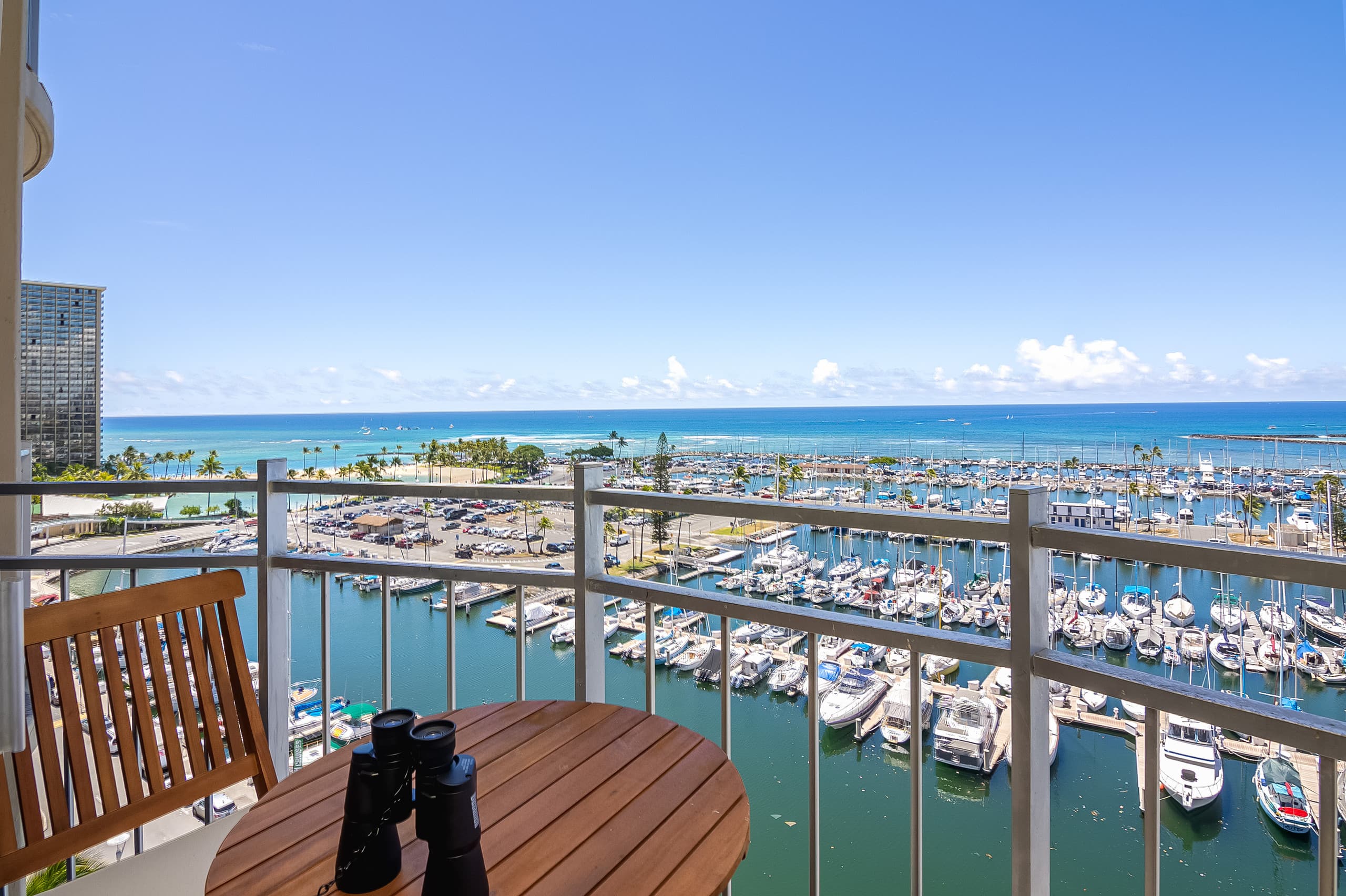 Breathtaking Condo w/ 2 pools - Image 21