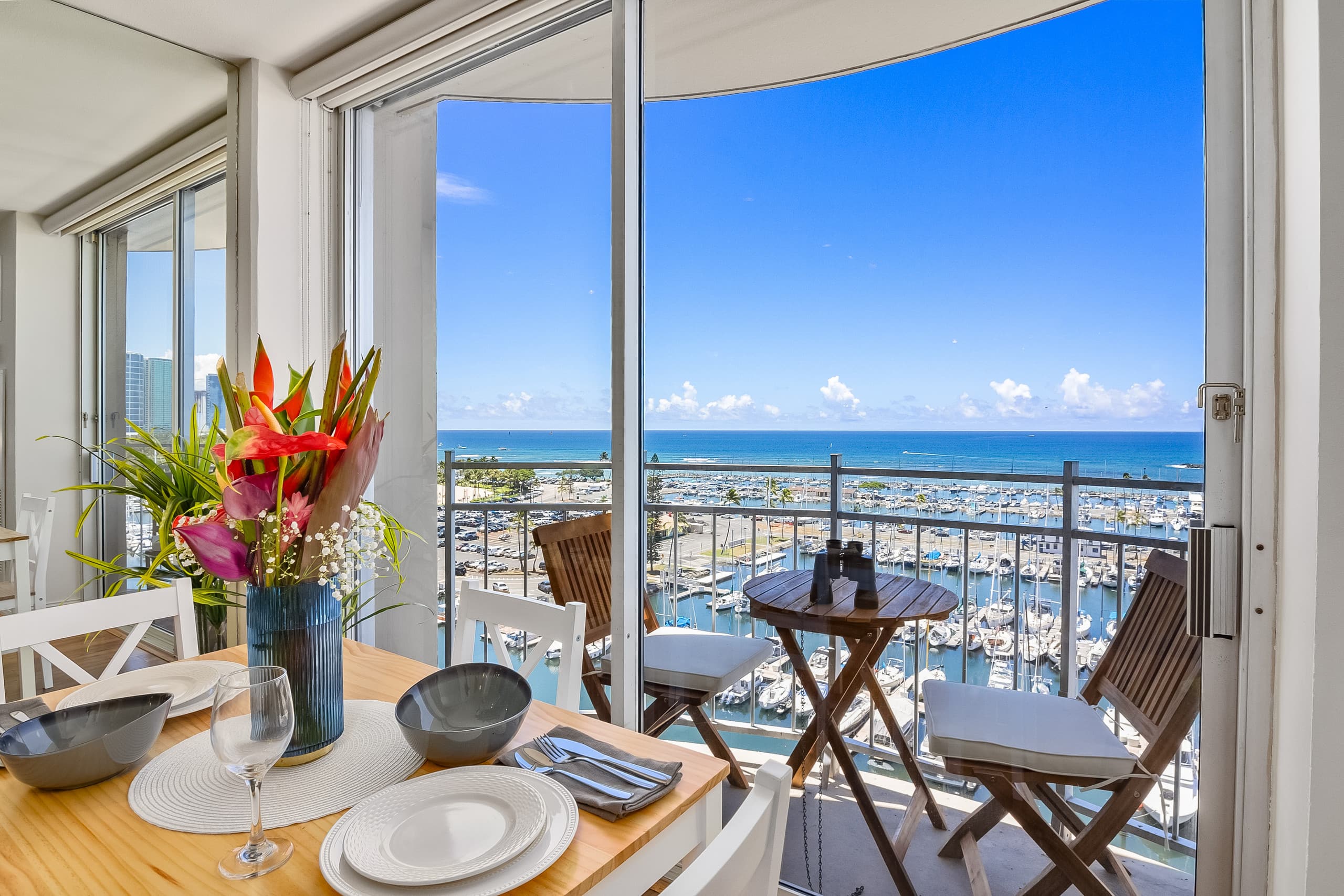 Breathtaking Condo w/ 2 pools - Image 17