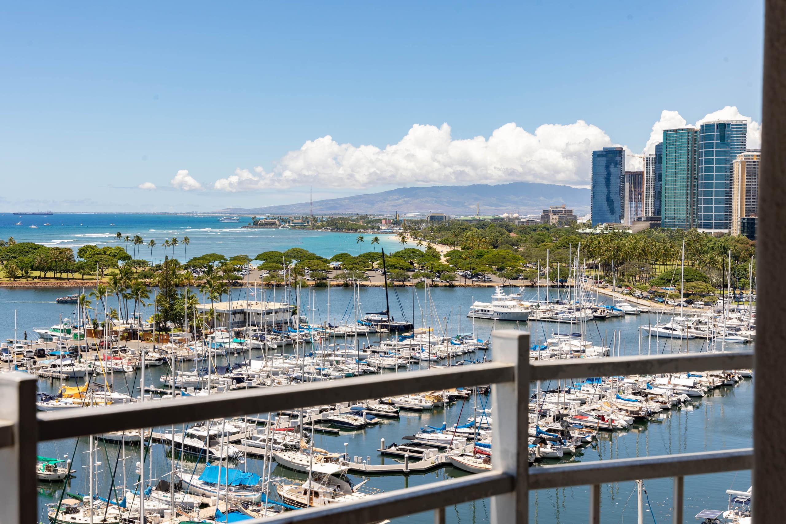 Breathtaking Condo w/ 2 pools - Image 22