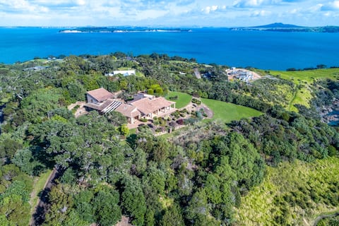 Tangaroa Estate - villa with stunning views