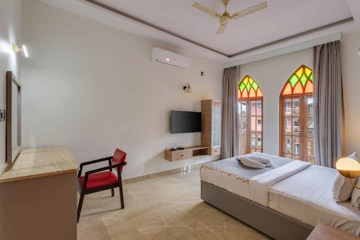 Bedroom 1 image 4