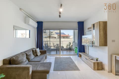 Spacious 3BR home with Private Terrace & WIFI