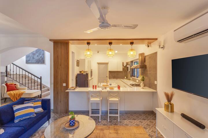 ✨Where conversations linger over coffee✨☕
and laughter echoes from the kitchen✨