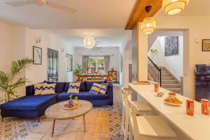 ✨Weekend plans? Sorted✨
This villa’s got the vibes, the snacks, and the *comfiest* couch ever✨