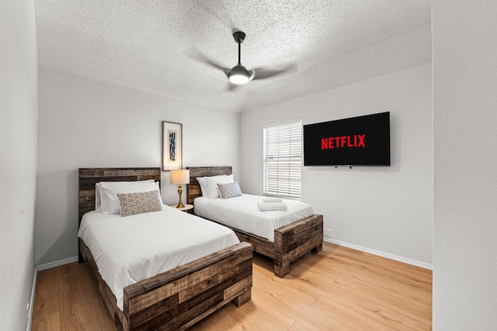 Ყველა ოთახს აქვს საკუთარი სმარტ-ტელევიზორი - უბრალოდ, შეუდარებელია!