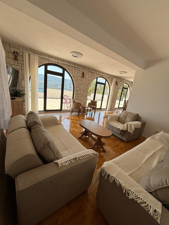 Villa Jelic
Topla 3 - Montenegro