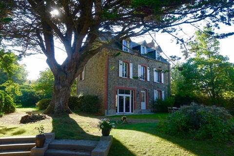 Felix & Fernande's House