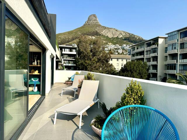 Sunny Sea Point 2BR Luxury Apt with sea views gallery image 5