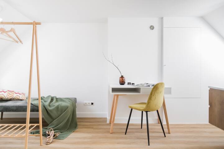 Vibrant City Center! 3BR Home w/ Private Balcony gallery image 4