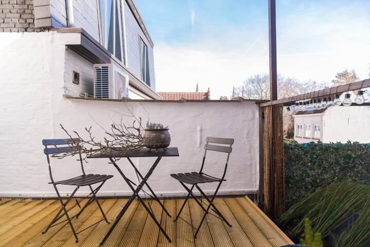 Vibrant City Center! 3BR Home w/ Private Balcony gallery image 5