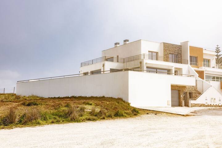 Beachfront home with spectacular views, Santa Cruz gallery image 2