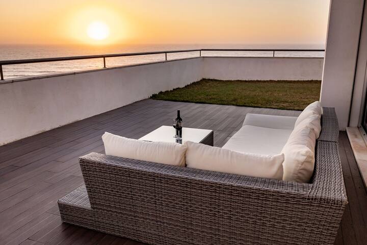 Beachfront home with spectacular views, Santa Cruz