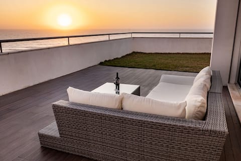 Beachfront home with spectacular views, Santa Cruz