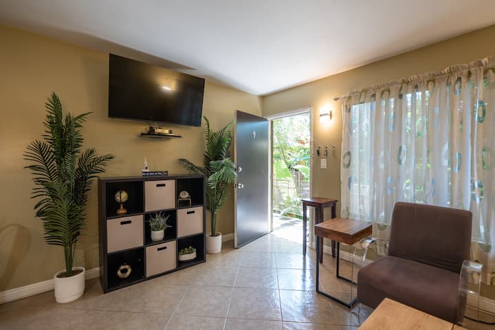 Beach 6 Blks Beautiful 1 Bdr Apt - Long Beach, CA