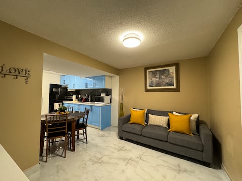 Successful Airbnb property: 2 Bedrooms Basement in Erin Mills