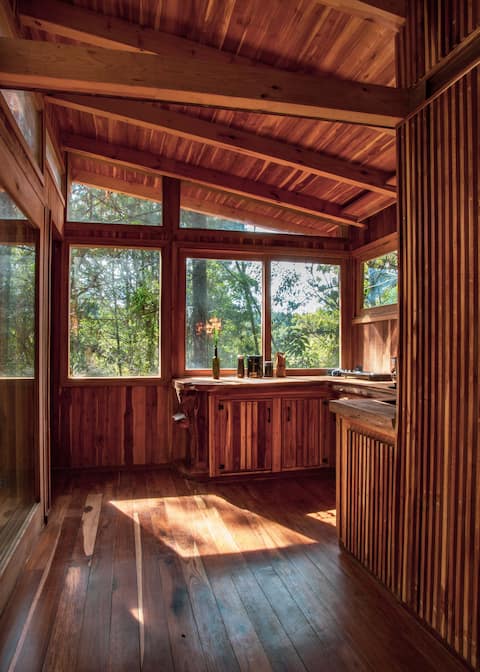 Popular Airbnb listing: Elite Colombian Treehouse in Guarne