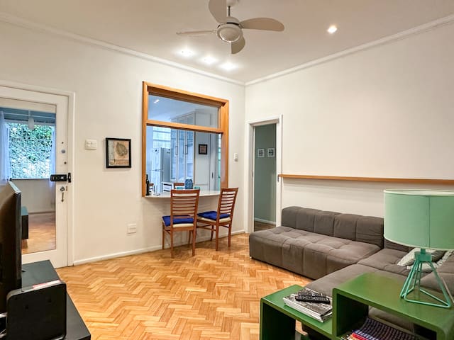 Apto. 3 quartos, esquina praia