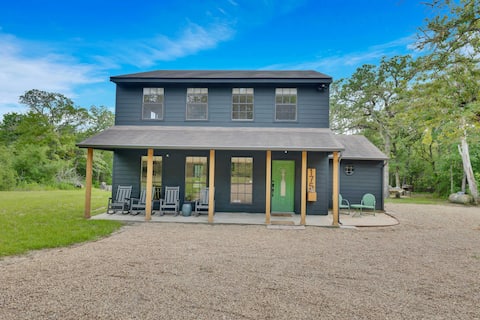 Serene Farmhouse | 4BR, Hot Tub & Screened Porch