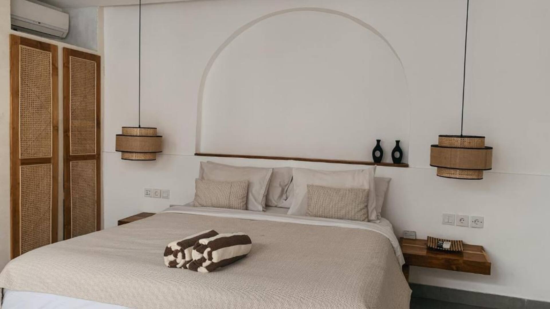 Beachside Surf Retreat 2 Bedroom Private Villa in Canggu 3