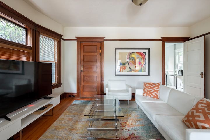 Historic 4BR • Sleeps 10 • Prime Location