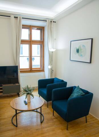 City Centre Apartment + Parking gallery image 5