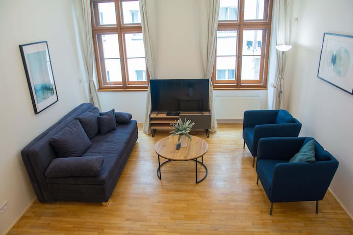 City Centre Apartment + Parking