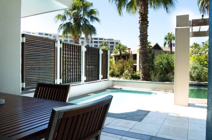 Luxury Two Bedroom Apartment with Pool gallery image 3