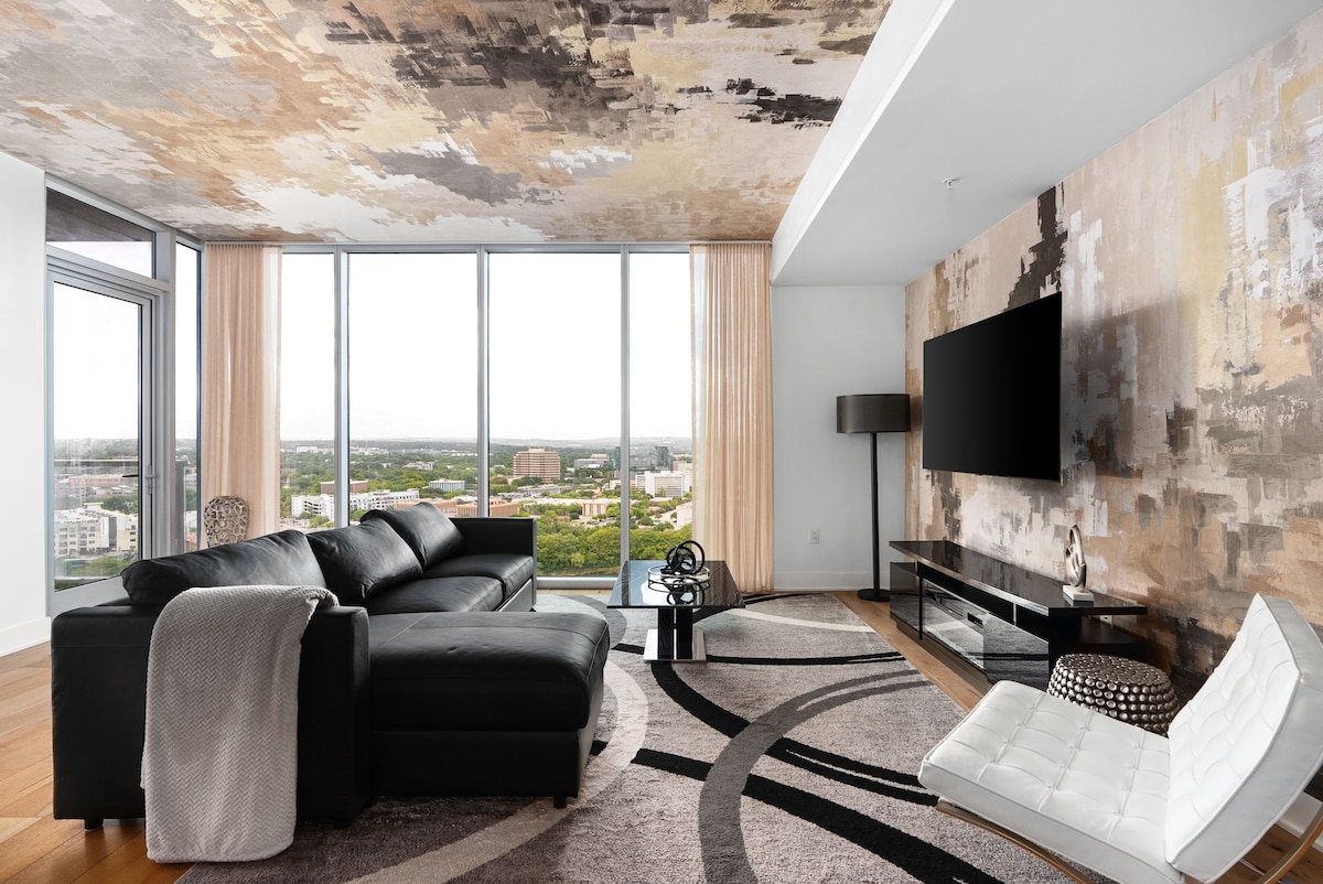 2BD Luxury Condo | Water Views | Pool | Rainey St