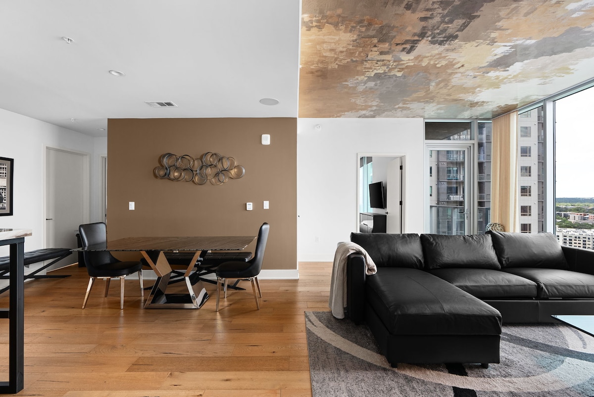 2BD Luxury Condo | Water Views | Pool | Rainey St