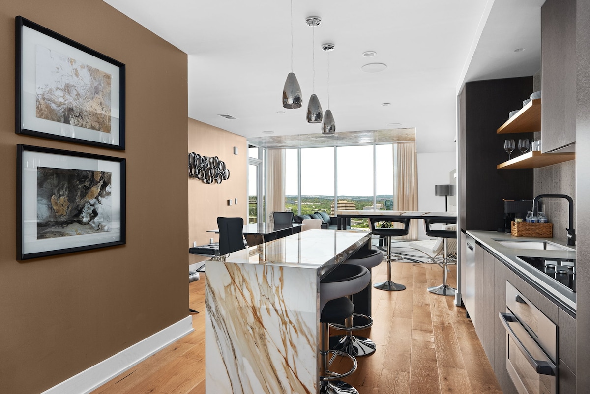 2BD Luxury Condo | Water Views | Pool | Rainey St