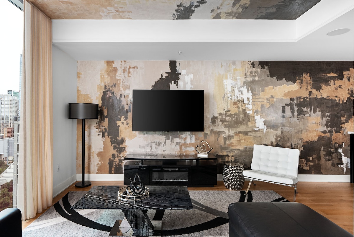 2BD Luxury Condo | Water Views | Pool | Rainey St
