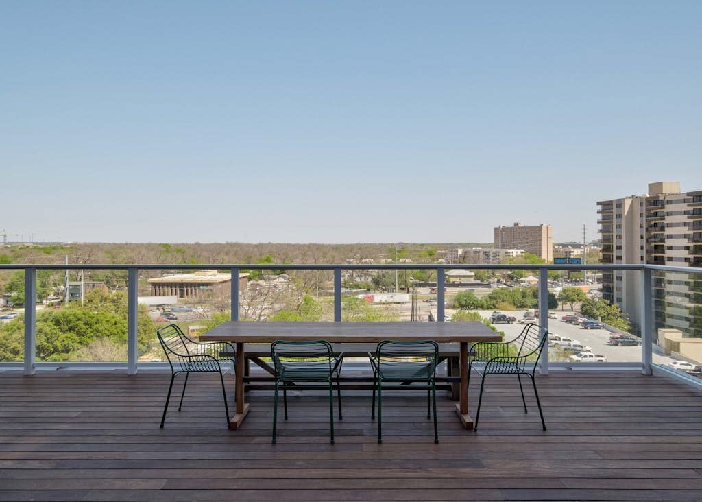 2BD Luxury Condo | Water Views | Pool | Rainey St